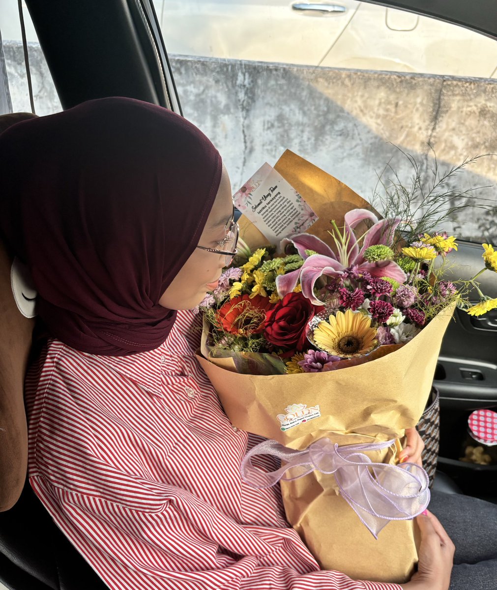 Justcalltria's tweet photo. Omggggggg!! Ternyata gini ya rasanya dicintai secara ugal-ugalan🤭✨🫶🏻

Ps: Happy bgt dpt 2 buket birthday tahun ini💐 https://t.co/t0IfqGYyyd