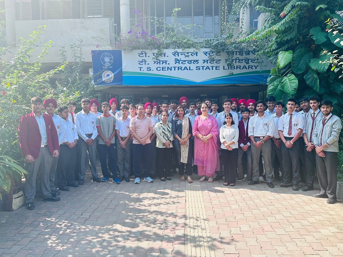 TSCSLibrary's tweet image. Library orientation and visit organised for Class 11 students of St Soldiers School, Chandigarh in 08.11.2025 @RrrlfKolkata