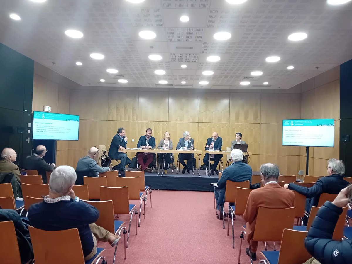 Lancement du point info sur la méthanisation. Dikran Eakeossian maire de Moret Loing et Arvannes présente le projet de methanisation développé par la commune et son interco et ses atouts pour le territoire.