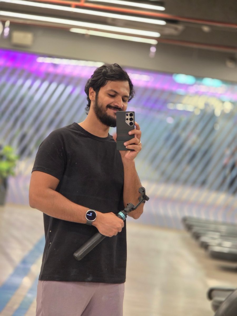 imYadav31's tweet image. 2 moods….....1 tee from @betterbasics_in 
Same outfit, two completely different energies. 😌➡️🔥
The heavy cotton raglan from Better Basics honestly knocked it out of the park today.
I’m nowhere close to @ku1deep  ji when it comes to technical breakdowns 😅… but shorter sleeves…