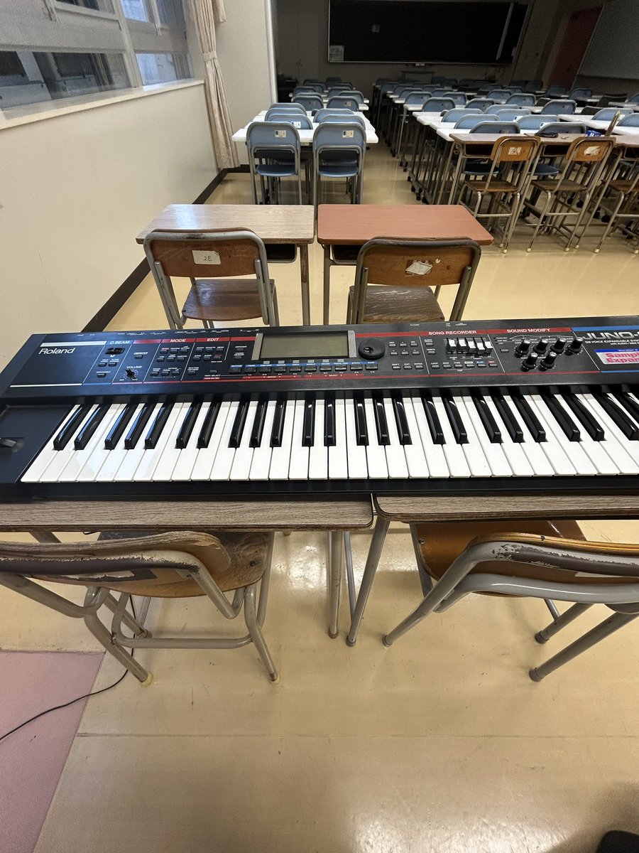 tkoninformation's tweet photo. JUNO-Gちゃんを分解
液晶の故障は残念ながら治らず
新たなキーボードを迎え入れる時期かな https://t.co/hEUHDC5Kk4