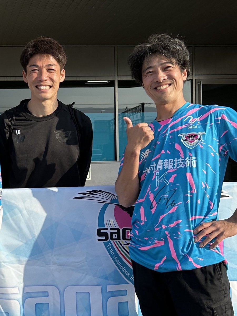 Libero_Ryuta's tweet image. 誰かに託して現地で西澤くんを応援して欲しい思いと、宝物すぎて誰にも貸したくない思いがせめぎ合ってる😂買える方はぜひ購入して後押しを❗️ #サガン鳥栖 #sagantosu #西澤健太