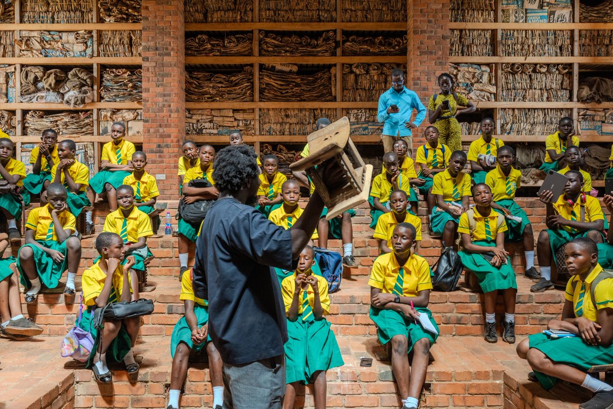 ibrahim_mahama's tweet image. Excavating memories/stories from historical objects through gatherings and the act of repair. Drawing workshops to follow at Redclay with local schools. Contact us if interested.
