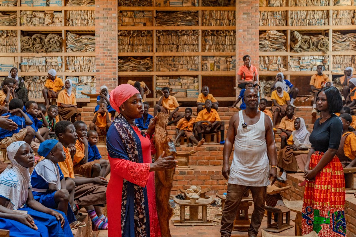 ibrahim_mahama's tweet image. Excavating memories/stories from historical objects through gatherings and the act of repair. Drawing workshops to follow at Redclay with local schools. Contact us if interested.