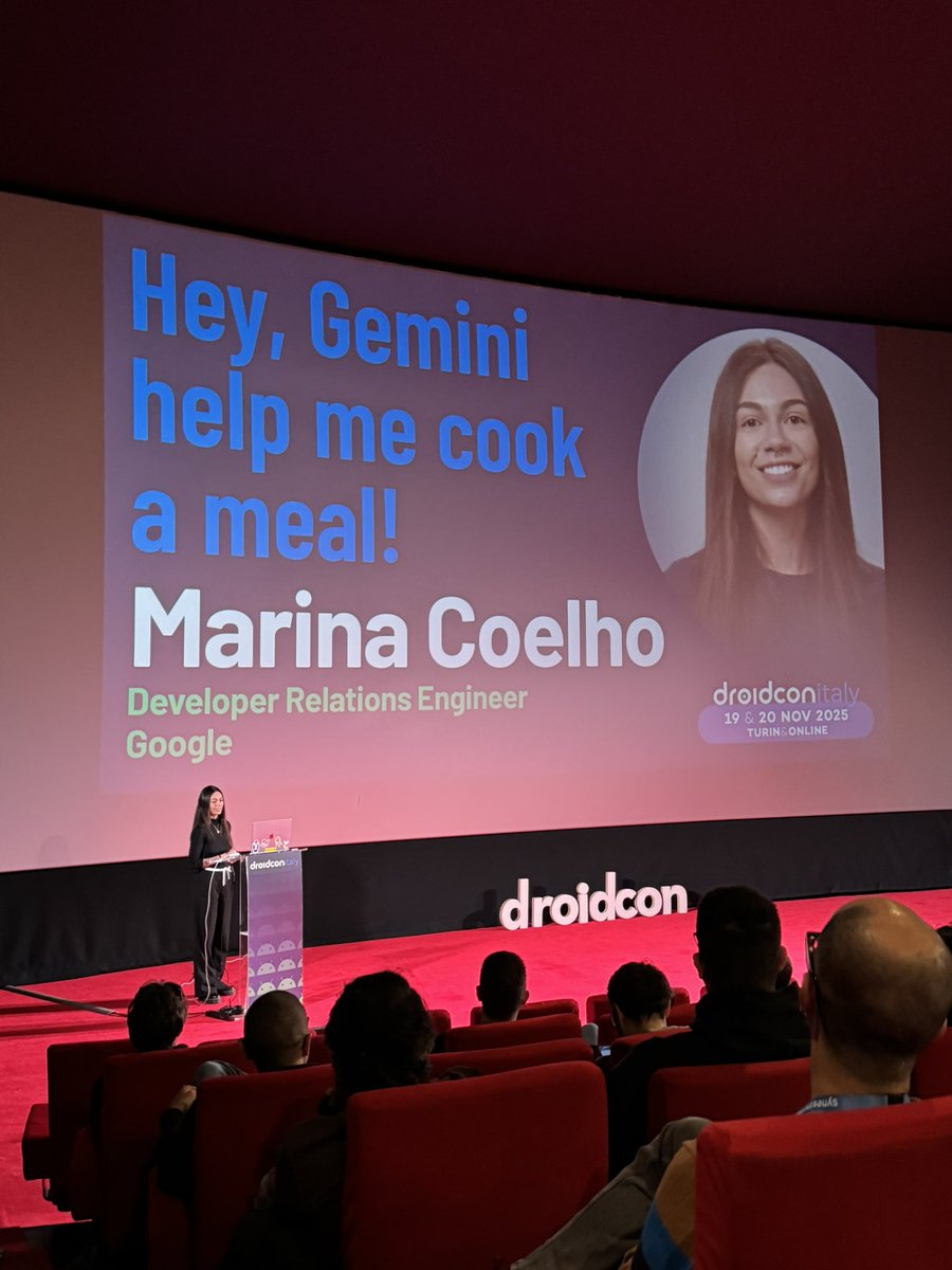 Droidconit's tweet image. Keynote of the day:
@coelhoverse from @Google with “Hey, Gemini - help me cook a meal!” 🍕