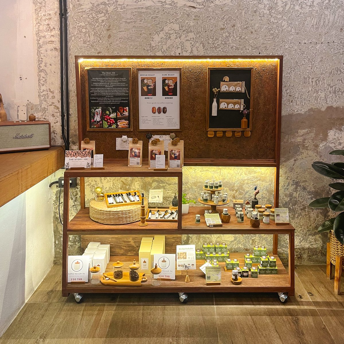 gin100_Official's tweet image. เป็นคาเฟ่ที่ไม่ต้องมีกระแสใดๆ แต่ลูกค้าเยอะตลอด ร้านไม่อ่อม มีน้ำมีข้าวมีขนม มีสินค้าจากไม้(ถาด จาน ช้อน) เปิดมาตั้งแต่ช่วงโควิด จนตอนนี้ก็หลายปีแล้ว #เชียงใหม่