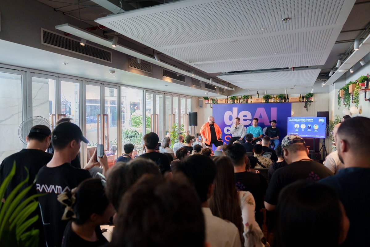 ONBOARDTHEWORLD's tweet photo. Every change starts with connection -
between talents, between ideas

That’s how we built Pioneer Connect -
built for visionaries, builders, and believers,
to meet, share, and shape what’s next for Web3

Where voices are heard, and changes are seen

Onboard the World https://t.co/gt8Ln5tJvl
