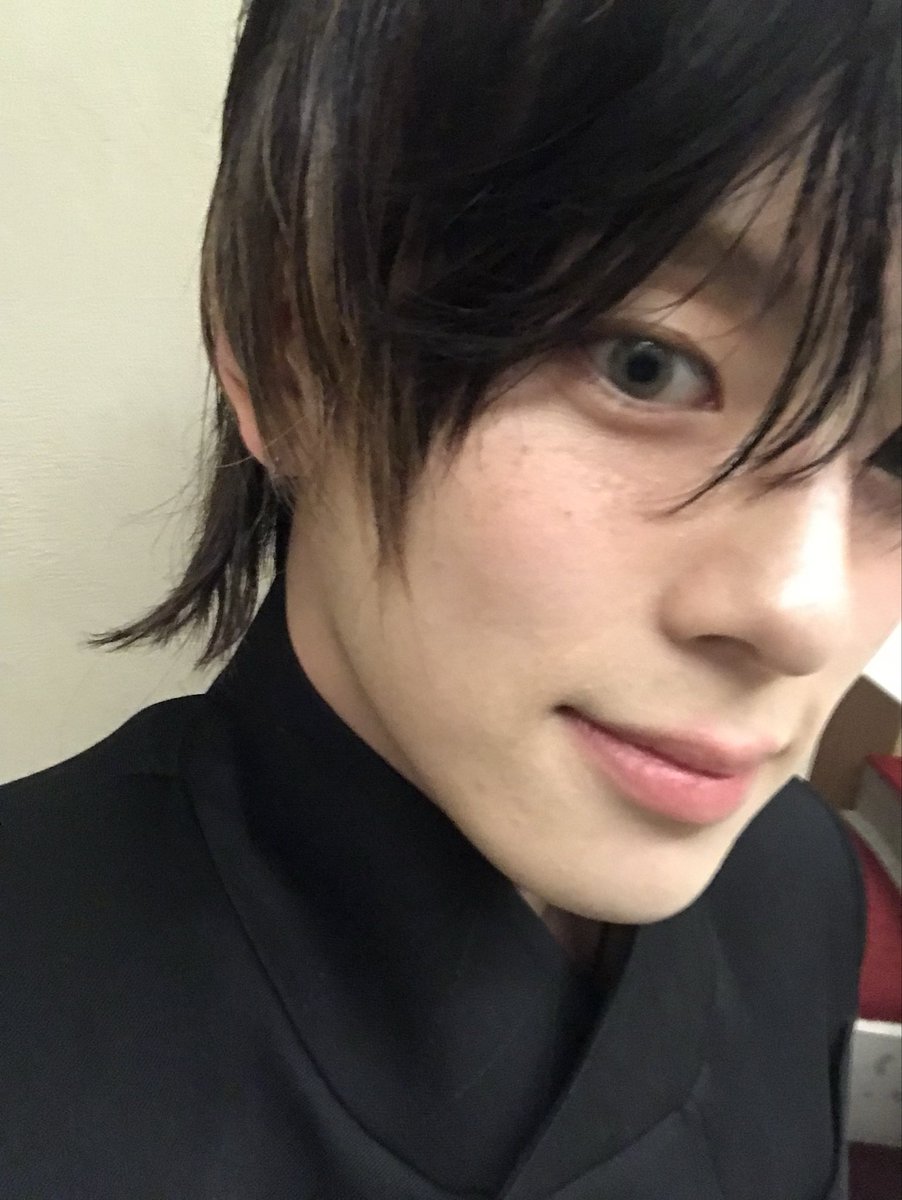 Let_Sof_Blu's tweet image. New hair, new tee; new Kangmin, do you see? New makeup also! With freckles, #pout #03 #Korean #extension #softlens #pinklips #necklace #knitwear