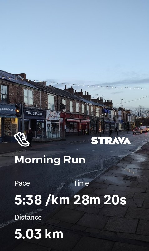 Morning 5km run 
A cold head wind on the way out. Along Bishy road to Terry's, over millennium bridge and by the river where the water has gone back down. Made it back home before the snow! ❄️
Happy Wednesday 😃🏃‍♀️
#York #Running