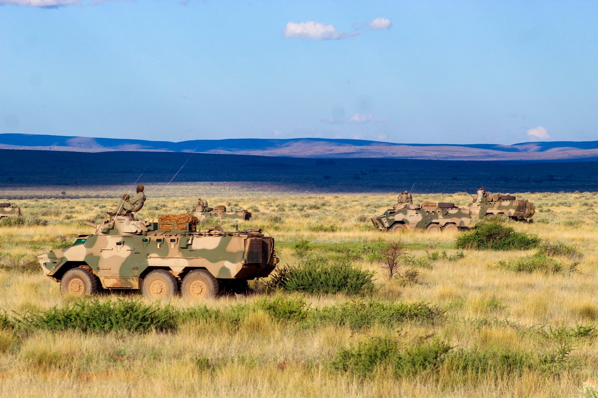 SANDF_ZA's tweet image. Exercise VUKUHLOME IV || Strike at Twilight Snapshots.

Photographs from the twilight hour live fire maneuvers at the South African Army Combat Training Centre, Lohatlha.

#SANDF
#SAArmy
#PrideOfLions
#EXCONVUKUHLOME_IV
#ExerciseVUKUHLOME_IV