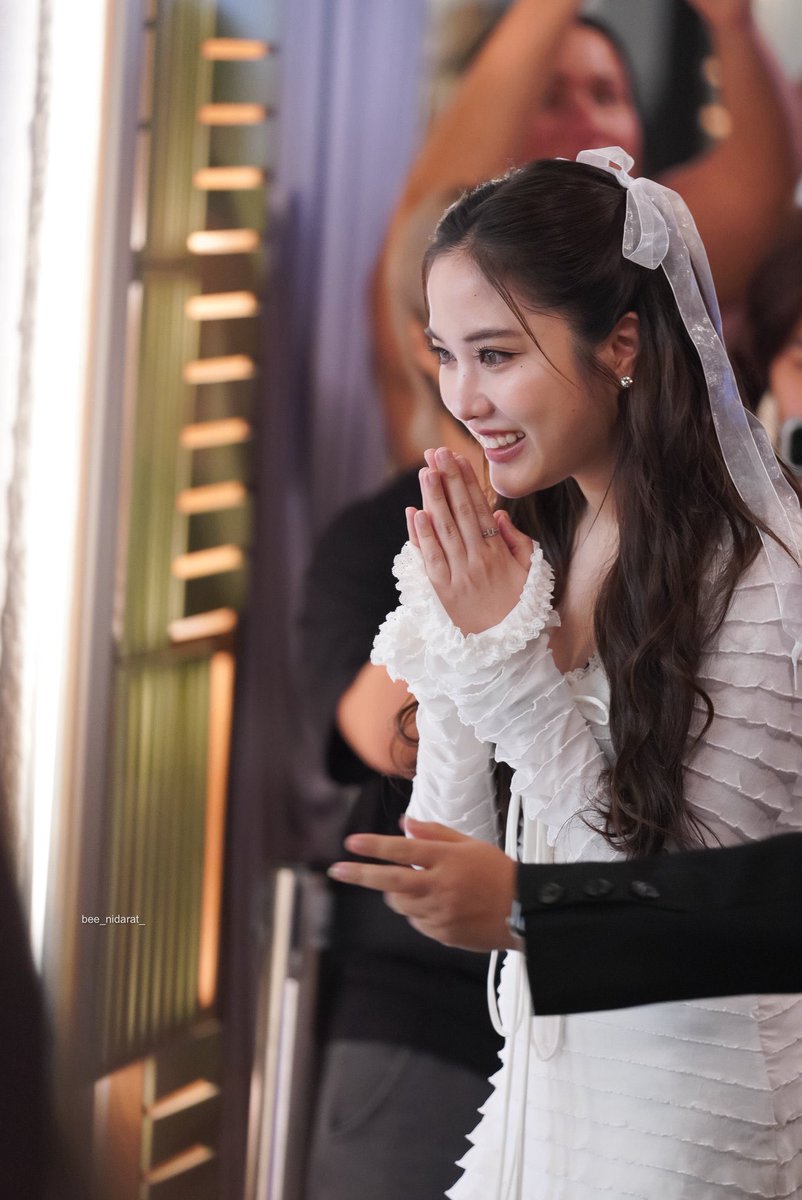 Crimson__21's tweet image. - she for keeps 
- humble down to the earth 
- life is art, she masterpiece 
- finding beauty in everyday life
- fame not change her humble heart 

SAROCHA X VIVAIA SIAM CENTER
#FREENxVIVAIATH
#srchafreen