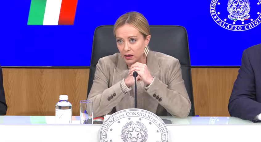 classcnbc's tweet image. #Manovra, tutte le mance: la Lega chiede 6 milioni per tre musei dedicati alla pizza, al vino e all’olio. Altri 5 milioni per il Teatro alla Scala. 

Tra gli emendamenti siglati da Forza Italia spicca la richiesta di Lotito di istituire un "Programma nazionale sonno e respiro"