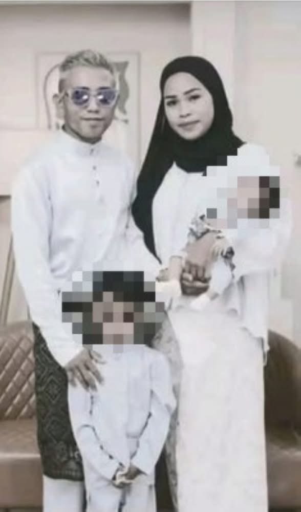 twitmarhaen's tweet photo. Dia dah tak boleh beza dia marah ke sedih, kecewa ke letih. Semua bercampur. Tekanan yang dia simpan lama akhirnya meletup, buat dia buat benda yang bahaya.

Nasib baik orang sekeliling cepat tolong kalau tak, memang jadi lagi teruk. Dan inilah hakikat yang ramai tak nampak https://t.co/88QIfzWTKj