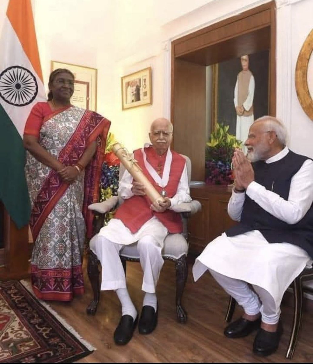 premchandnim's tweet image. Glimpse of Nari Narayani, Nari Samman and Nari Shakti. Someone is being sent for bringing Chair from Rashtriya pati Bhawan for Mahamahim Rashtrapati ji.