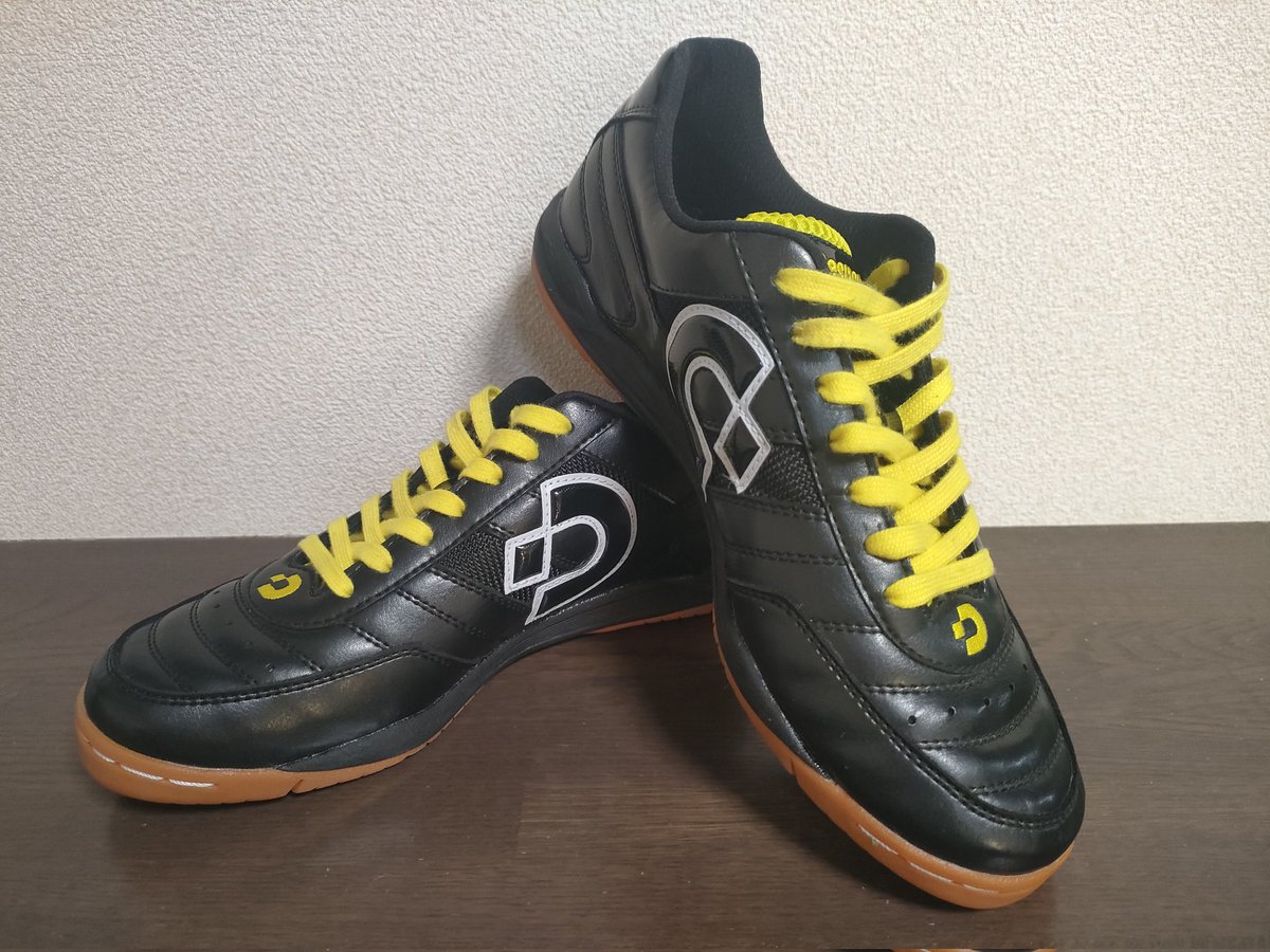 yamows's tweet image. 先週お店でDesporteのSao Luis KIⅡ(フラット) サイズありを見つけ次回購入しようと今日行ったらサイズが既に無くなっていた😿ので、仕方なく以下Sao Luis SIⅡ を購入😺
何時もの如く紐の色を変えてみた(黒→黄)そしてまた熟成(直ぐには履かない)👍