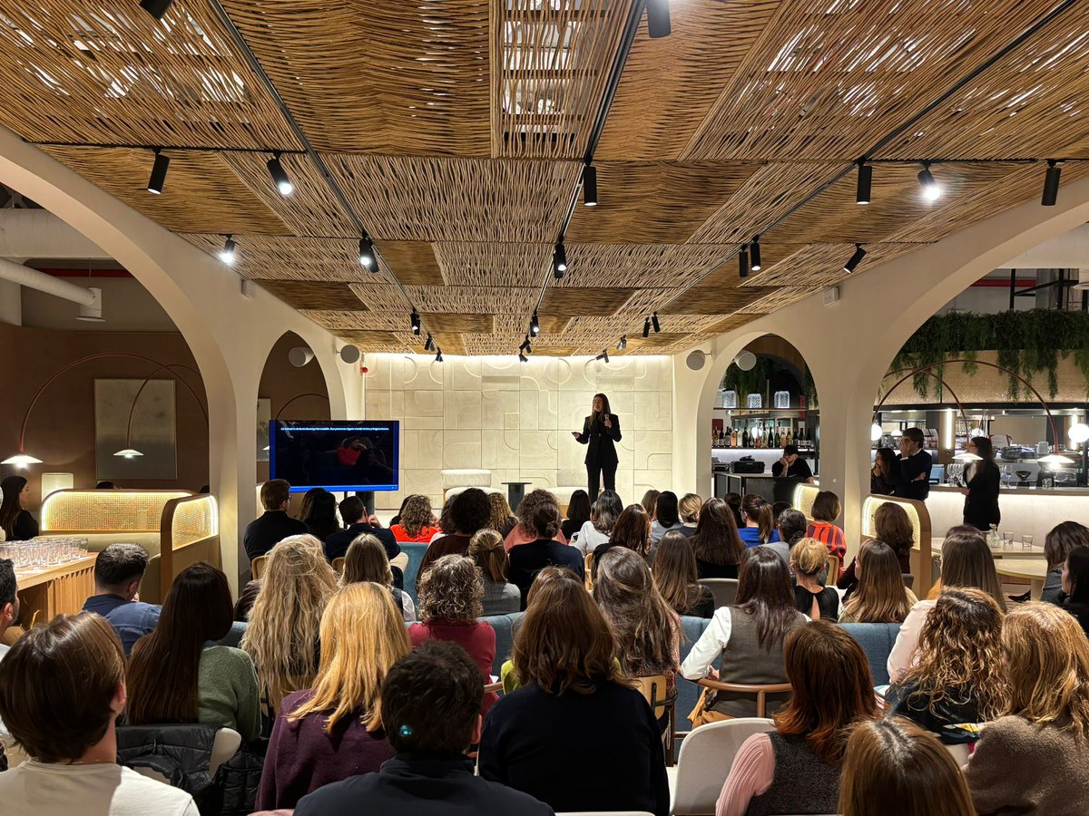 Para celebrar el Día Internacional de la Mujer Emprendedora, ayer estuvimos en #Netmentora, #JunoHouse y #Sheblooms donde 6 emprendedoras presentaron sus proyectos. Fue una oportunidad para visibilizar a las mujeres que emprenden, lideran y transforman el tejido empresarial.💜