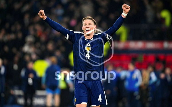 PastSpfl's tweet image. We have so much to thank Alex McLeish for in getting Scott McTominay to play for us. He travelled down to Manchester during the Beast from the East weather and ended up arriving in his hotel at 4am. Still undeterred he met McTominay at midday the next day and the rest is history.