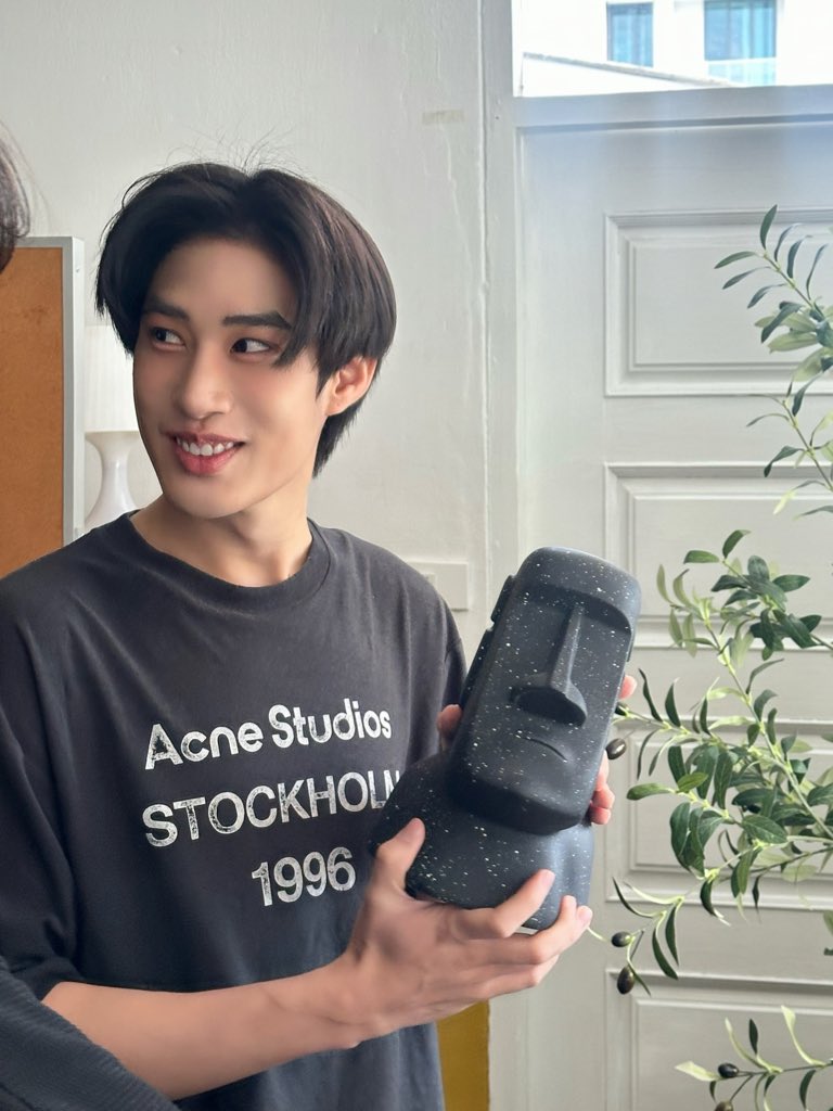 kerdomundi's tweet image. หมูหยองชอบโมอายมั้ย มันวางคู่กับเดวิดเลย เหมือนเราเลยเนอะ😘