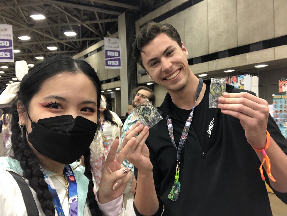finally home from tx 🥹
OTSU AI Dallas! 
had a lot of fun this past week in dallas with fam and friends☺️ One highlight was being able to give @/jacobcarlson  my two malleus keychains😆😆 i am so honored u went out of ur way to find my booth! 🥹