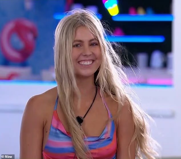 Love Island Australia star shares devastating cancer diagnosis

Love Island Australia star Lexy Thornberry 24 years of age has been diagnosed with head and neck cancer

dailymail.co.uk/tvshowbiz/arti…