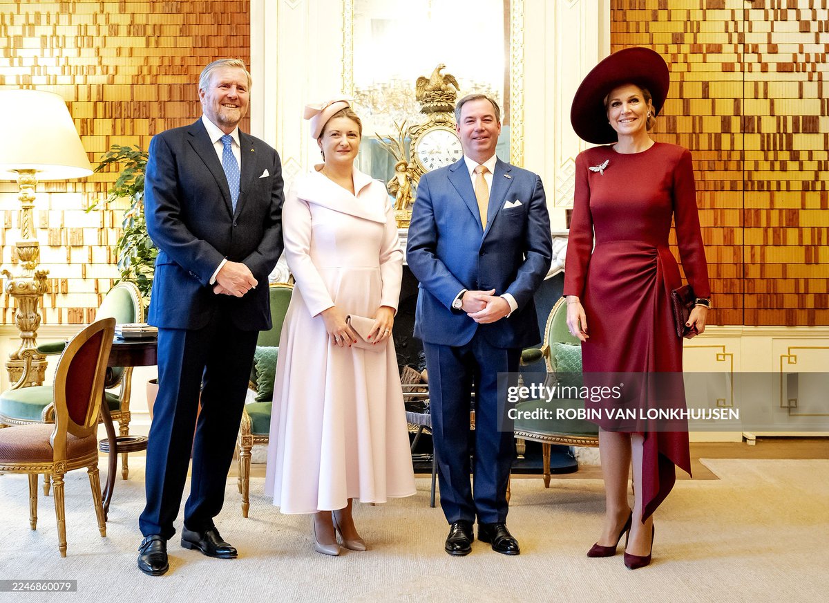 King Willem-Alexander and Queen Maxima welcomed the Grand Ducal Couple at Huis ten Bosch Palace.

📸Robin van Lonkhuijsen // AFP via Getty Images