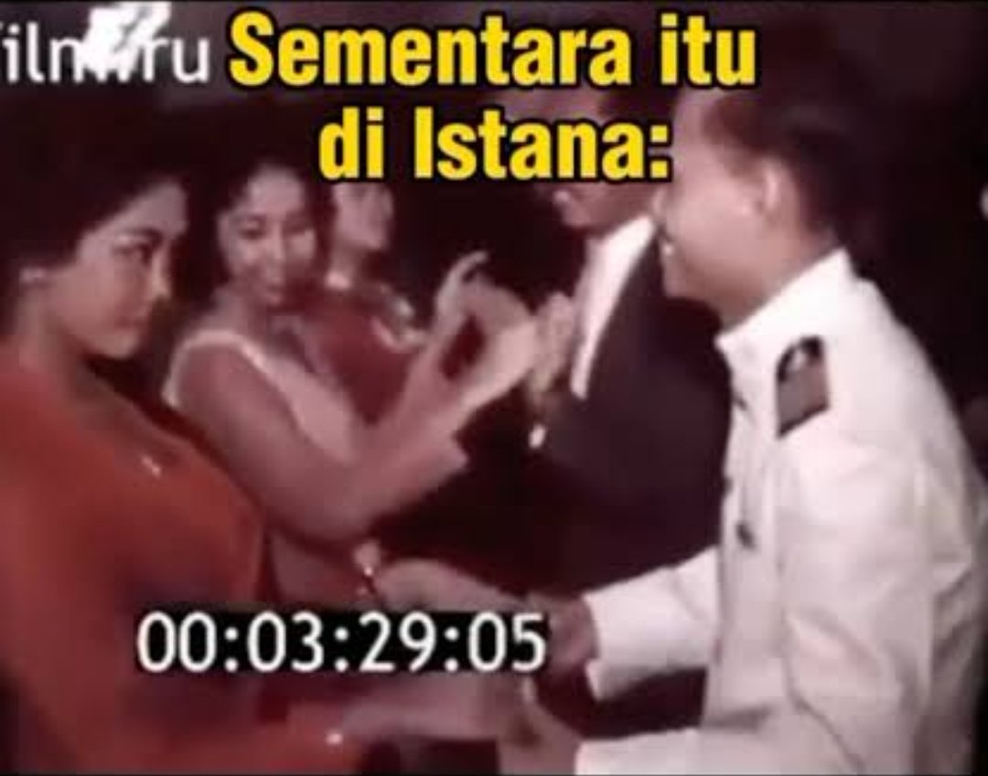 zhil_arf's tweet image. Konfrontasi 1963 adalah bencana dahsyat bagi Indonesia.

Konfrontasi, dioplos dengan nasionalisasi perusahaan asing 1957 dan likuidasi kelas manajerial pre-revolusi, berakhir dengan Zaman Edan 1963-1967.

Semua tokoh sejarah yang mendukung Konfrontasi dongo dan bisa diabaikan.