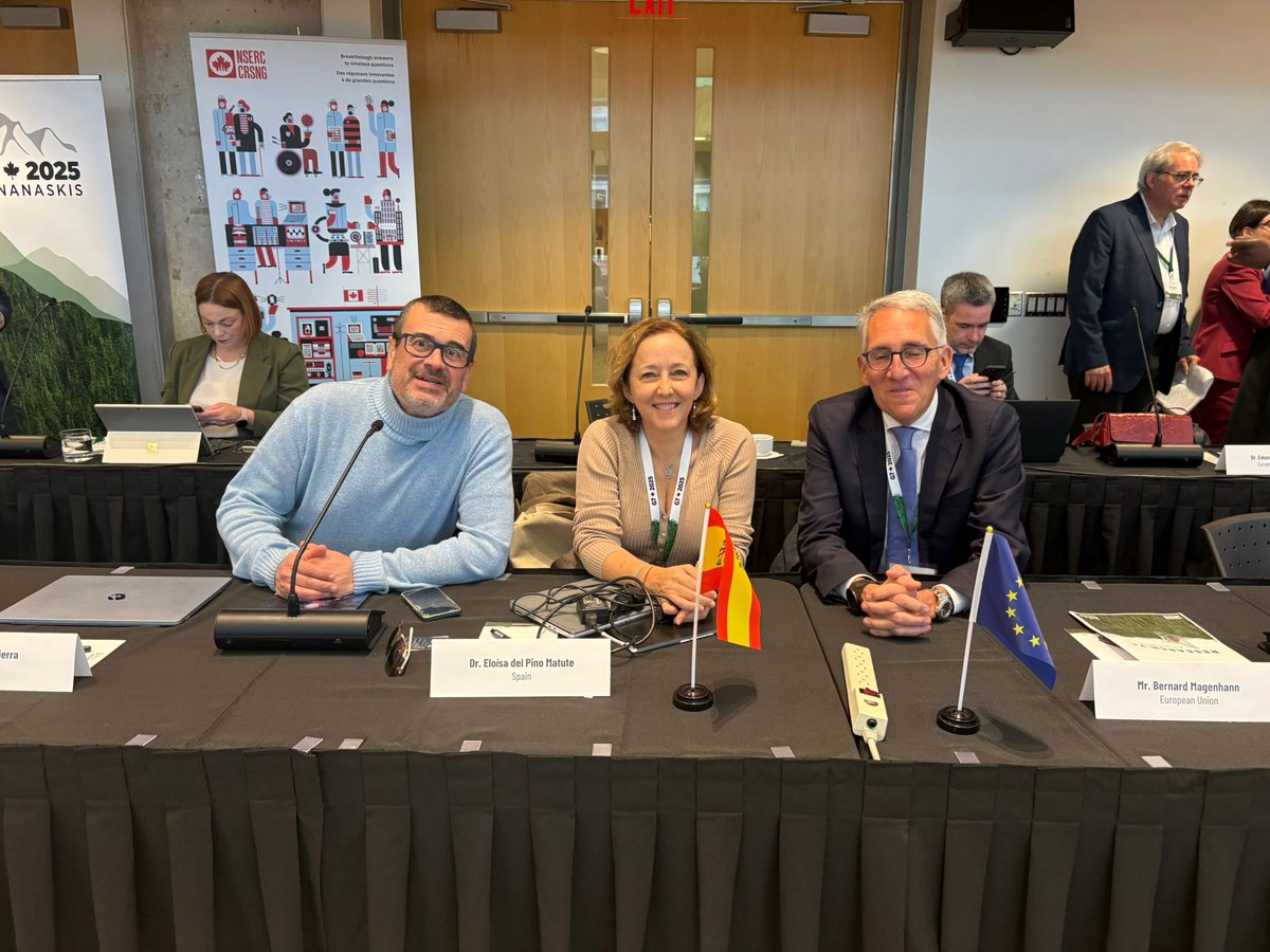 CSIC's tweet image. 🌐 El #CSIC presenta su estrategia en #InteligenciaArtificial en el encuentro internacional del Grupo Research7+, en Ottawa

➡️ La presidenta del Consejo, @delPinoE, ha destacado la apuesta de la institución por la IA, con más de 90 proyectos activos 

👉 f.mtr.cool/lhicmtnkur