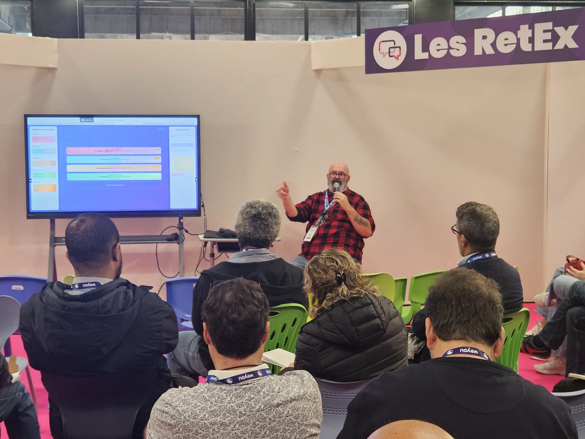 educatechexpo's tweet image. Pendant ce temps sur l&apos;espace #retex du #CarrefourInnovation, Hervé Allesant (#ERUN) partage ses ressources autour de l&apos;#IA à la communauté éducative présente sur le salon #educatechexpo. Des ressources à retrouver sur #LaForgeEdu !