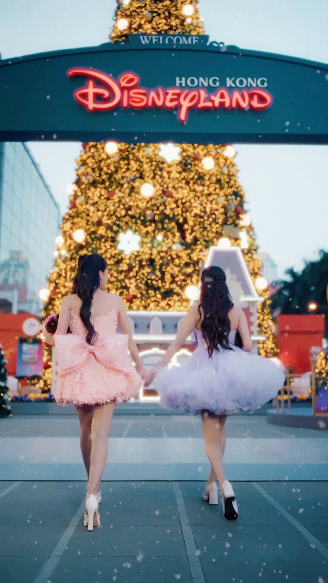 mywhitelilly_'s tweet image. christmas cheer doubles when FreenBecky is around! 

let’s explore Disney The Magical Stars 2026 at centralwOrld and turn every snapshot into a keepsake of love and holiday magic. 🤍☃️🎄💞

FREEN BECKY AT CTW XMAS
#CTWXmasxFreenBecky
#ฟรีนเบค #FreenBecky
#centralwOrld