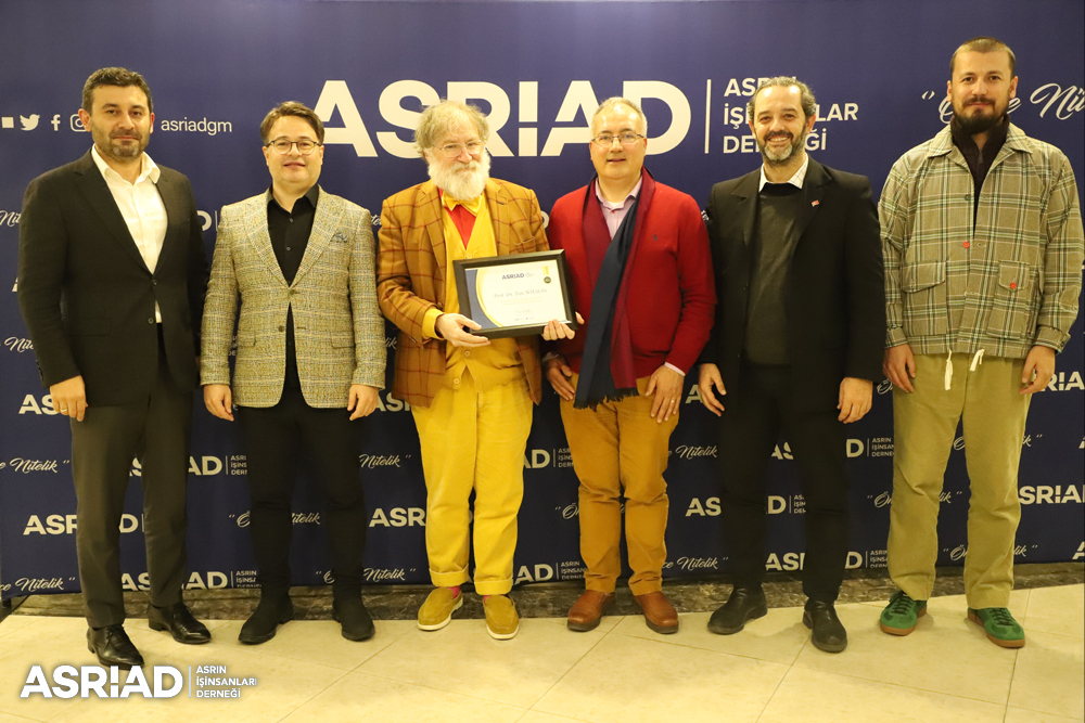 asriadgm's tweet image. ASRİAD bir medya ve animasyon duayenini ağırladı.

Dünyaca ünlü İngiliz siyasetçi, akademisyen, animasyon yapımcısı, medya ve youtube içerik dehası Prof. Dr. Tim Wilson, ASRİAD&apos;ı ziyaret etti.

#media #digitalmedia #animation #öncenitelik

Ayrıntı:
asriad.org.tr/haber/guncel/a…