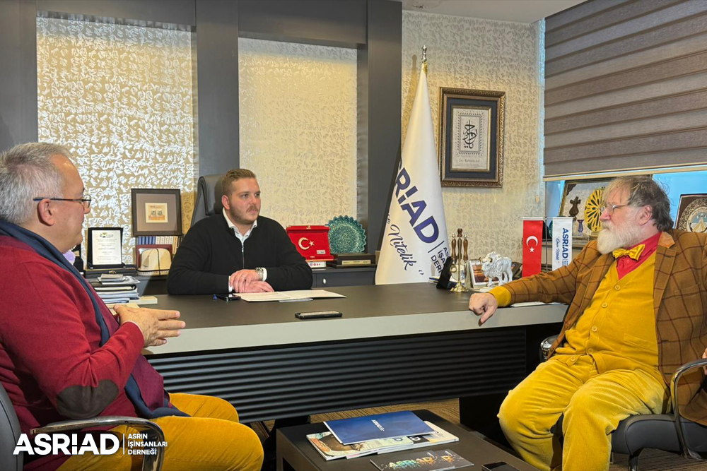 asriadgm's tweet image. ASRİAD bir medya ve animasyon duayenini ağırladı.

Dünyaca ünlü İngiliz siyasetçi, akademisyen, animasyon yapımcısı, medya ve youtube içerik dehası Prof. Dr. Tim Wilson, ASRİAD&apos;ı ziyaret etti.

#media #digitalmedia #animation #öncenitelik

Ayrıntı:
asriad.org.tr/haber/guncel/a…