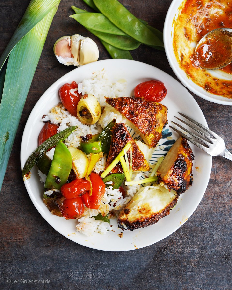 HerrGruenkocht's tweet image. Im Ofen geschmorte Sellerie mit krosser asiatischer Barbecue-Kruste, Reis und Gemüse  

herrgruenkocht.de/im-ofen-geschm…

#Sellerie #Ofengemüse #Barbecue #Sauce #asiatisch #Reis #HerrGruenkocht #vegetarisch