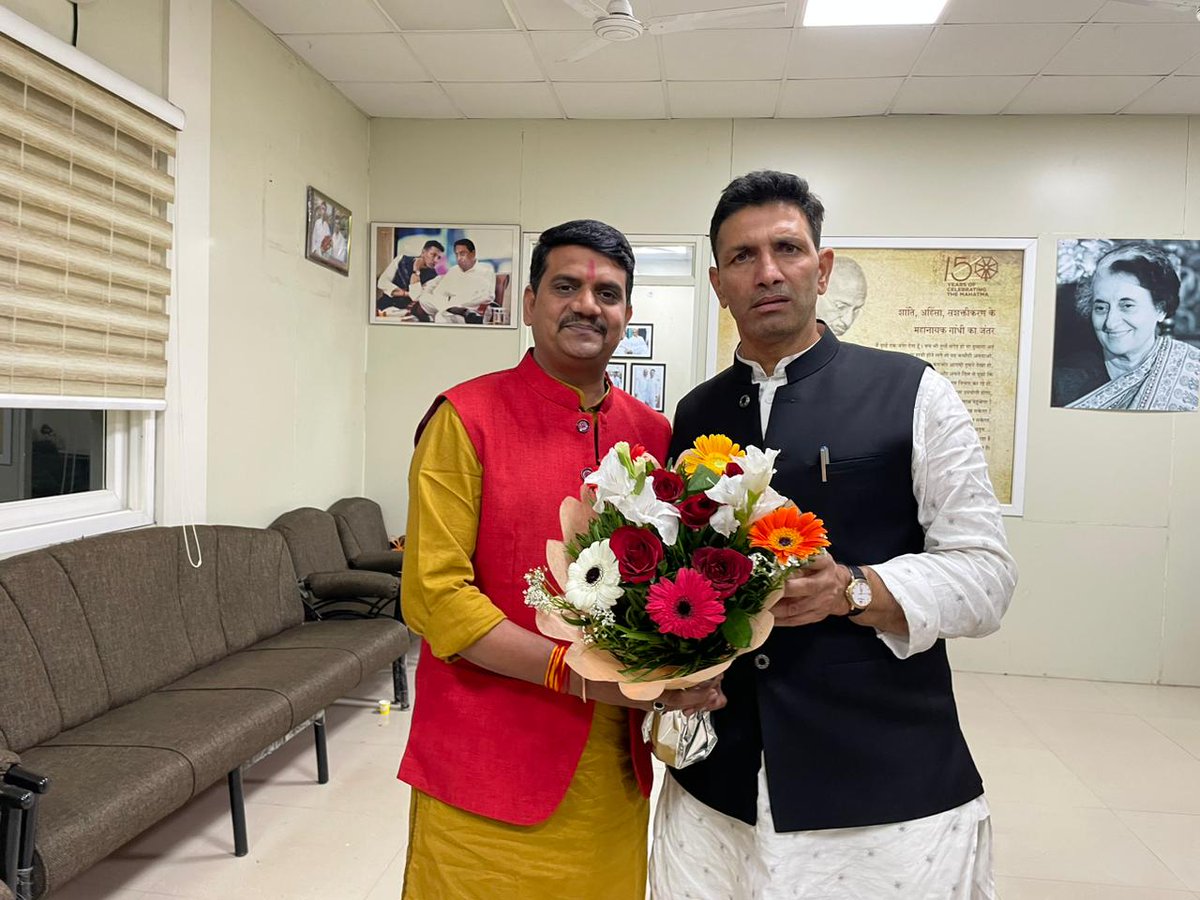 VineetDangi_INC's tweet photo. मध्य प्रदेश कांग्रेस कमेटी के ऊर्जावान अध्यक्ष हम सब के मार्गदर्शक आदरणीत जीतू पटवारी जी को जन्मदिवस की हार्दिक अनंत बधाई मंगलकामनाएं।
मैं ईश्वर से आपके उत्तम स्वास्थ्य एवं दीर्घायु जीवन की कामना करता हूँ। https://t.co/5A2bF2AeZL