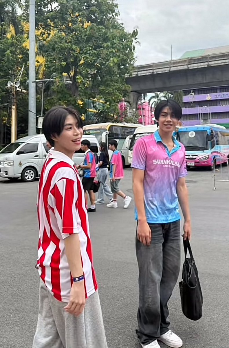 Nwhan_na's tweet image. พี่อาโปกับน้องภีมไปจตุรมิตรด้วยกันหยอกถึงจะอยู่คนละโรงเรียนแต่ สามัคคีกันแน่นอนใครจะชนะมาลุ้นกันๆ5555

#APOwachirakon
#PEEMWASU
#จตุรมิตร31