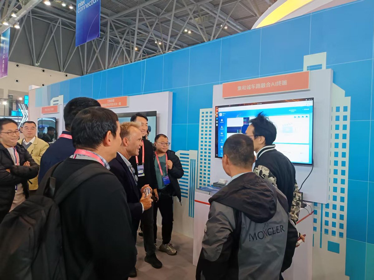 JHC_Technology's tweet image. 📍Chongqing | 🗓️November 19-20

🎇#Intel Technology Innovation and Industry Ecosystem Conference &amp;amp; Intel Industry Solutions Conference

JHCTECH showcased its 🚘 vehicle-road convergence #AI terminal solution at the event, attracting considerable attention.

#edgecomputer #edgeai