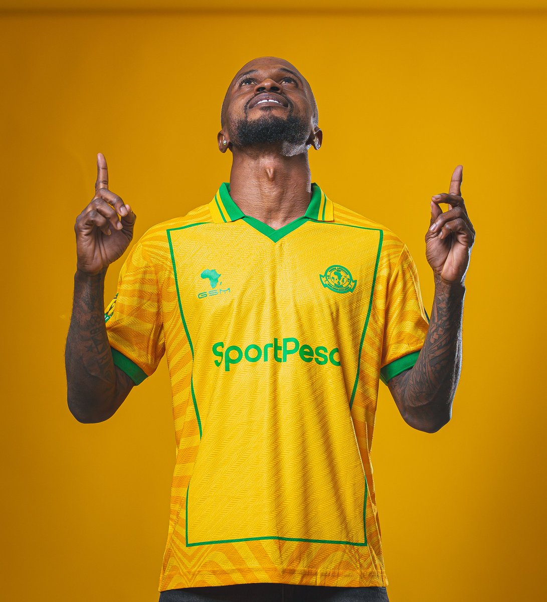 YoungAfricansSC's tweet image. 𝐀𝐖𝐀𝐘 𝐊𝐈𝐓🟡 2025/26 #CAFCL 

#TimuYaWananchi  
#DaimaMbeleNyumaMwiko