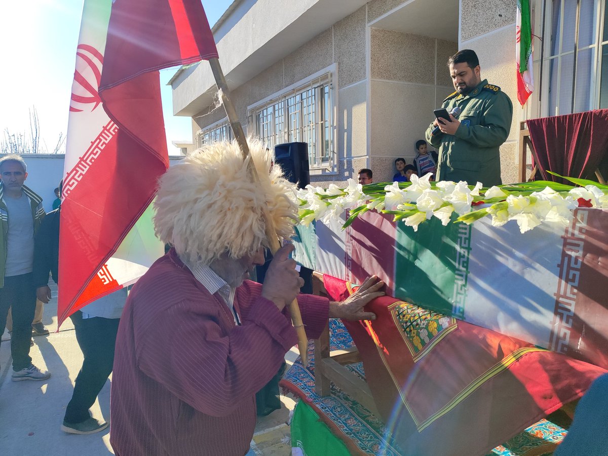 javadl5's tweet image. در آستانه حضور پر شکوه #عزیز_مادر،یادآور فداکاری‌ها و ایثار بی‌نظیر شهدای گمنام در راه آزادی و امنیت می‌باشیم
بیایید با حضور گرم خود در مراسم تشییع وانتشار مطالب مربوط به #لاله_گمنام، عشق و ارادت خود را به این شهدای بزرگوار نشان دهیم.

شهادت، نشانه‌ خالص‌ترین عشق و فداکاری است.