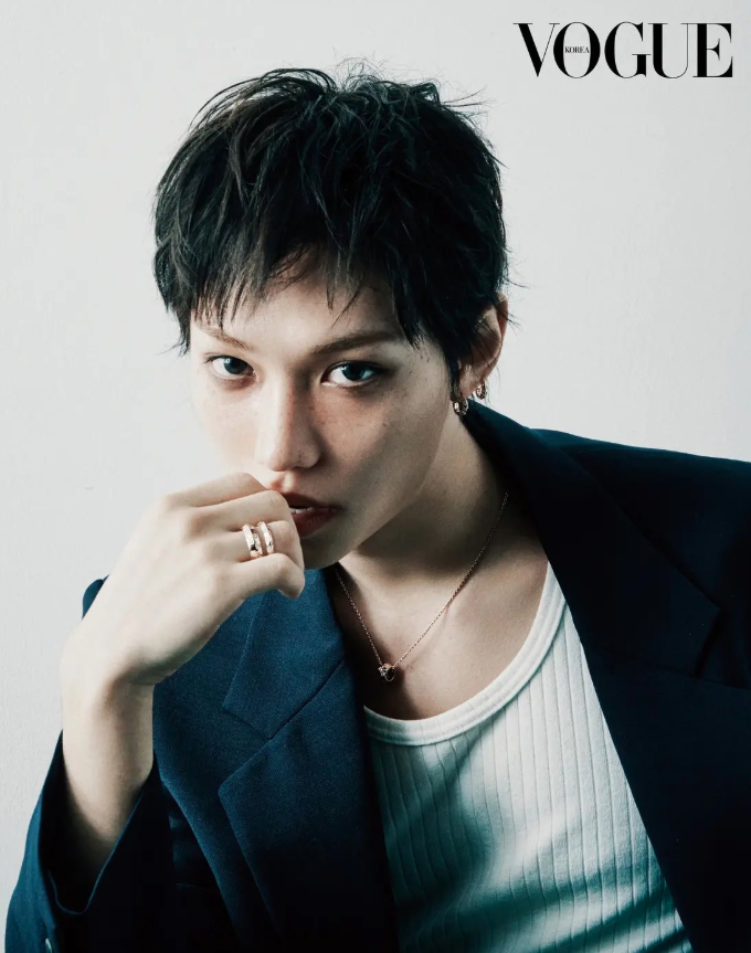 AboutMusicYT's tweet image. Felix of Stray Kids is beautiful for Vogue Korea.