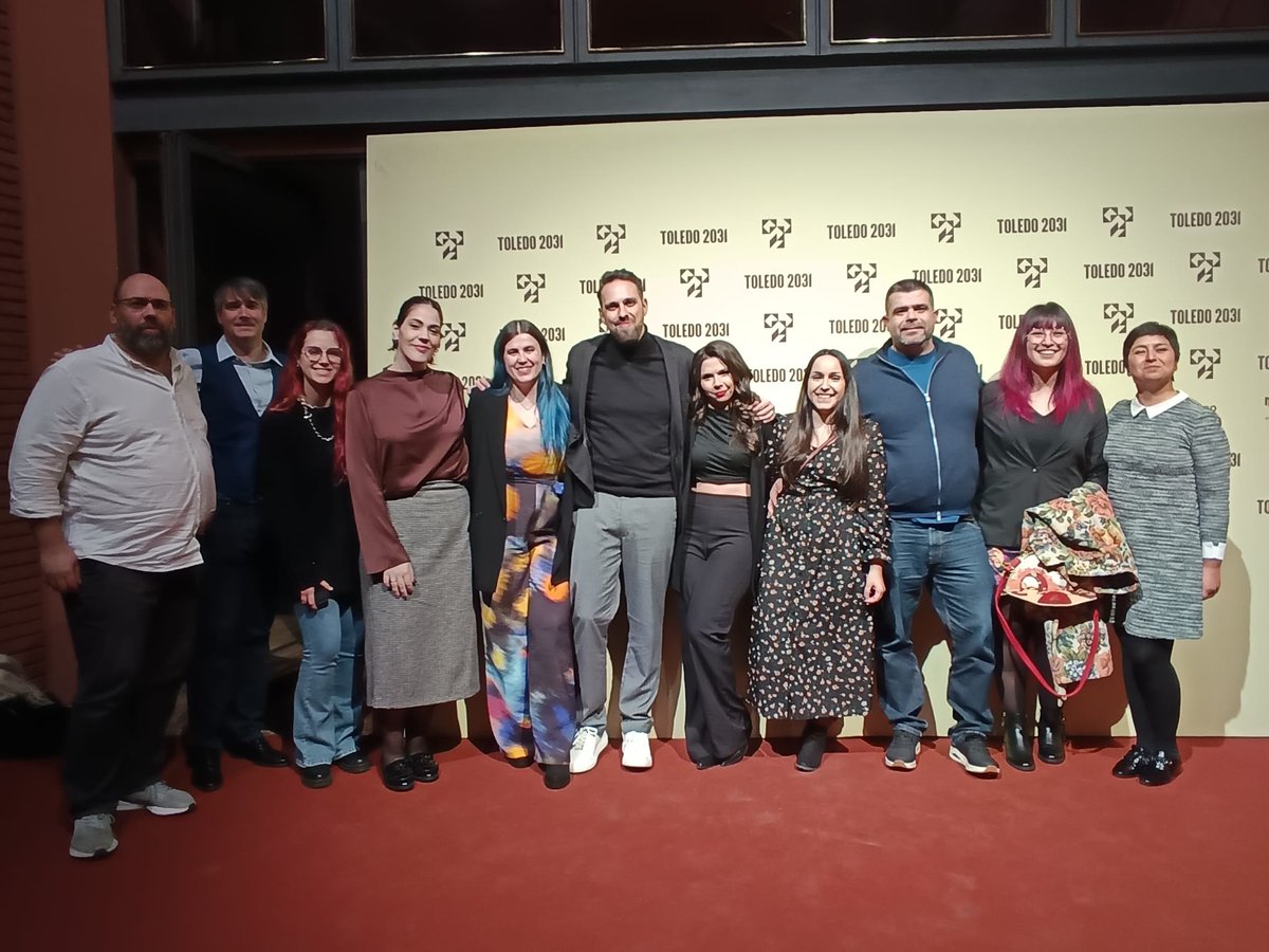 La semana pasada asistí a la presentación de la candidatura de Toledo a Ciudad Europea de la Cultura 2031, invitado por el <a href="/AytoToledo/">Ayto</a>.
Se realizó en el <a href="/teatroderojas/">Teatro de Rojas</a> y coincidí con artistas de primer nivel y con <a href="/BriefingJane/">Jane</a>, encargados de mis diseños.
toledo2031.org