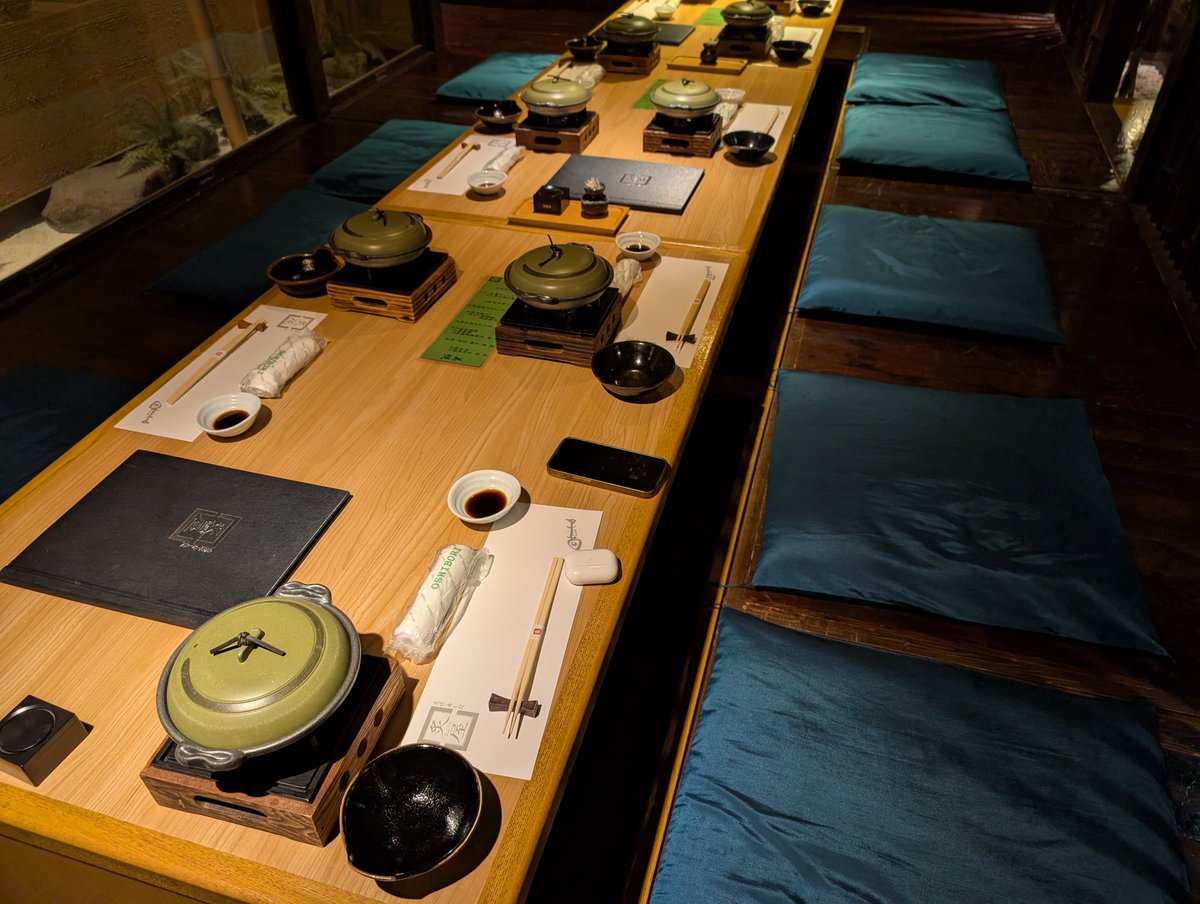 tanaka_webdev's tweet image. 社内外を問わず、誰よりも先に来て下座に座る(たまに遅れを取りますが😅)。夜は出戻り社員歓迎会。嬉しいね。