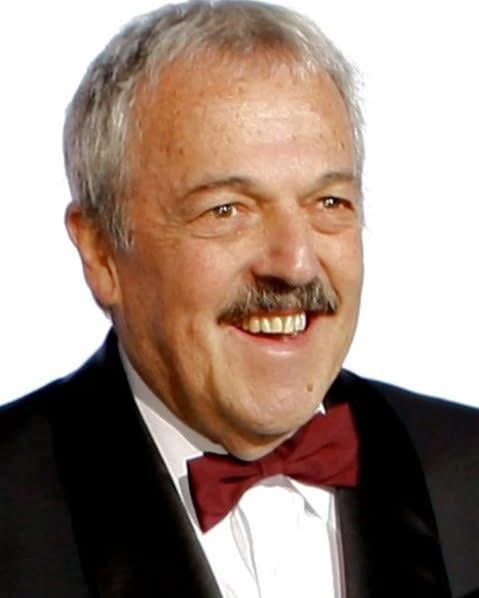 El 18 de noviembre de 1943, en Buenos Aires, nació Daniel Abraham Rabinovich Aratuz (z”l), conocido mundialmente como Daniel Rabinovich, figura esencial del grupo humorístico-musical Les Luthiers.

Su verdadero apellido era Halevy, pero su bisabuelo, al huir de Moldavia, adoptó