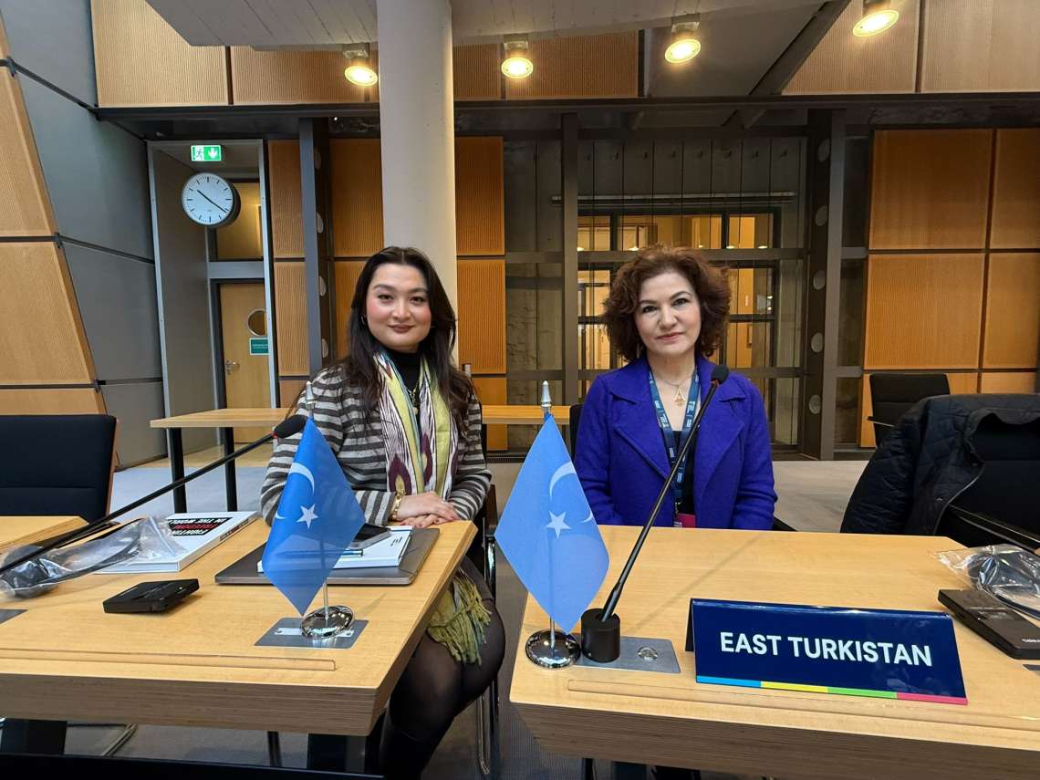 چین کے جبر کے درمیان اویغور وکالت نے عالمی رفتار حاصل کی۔

 • ورلڈ ایغور کانگریس (WUC) نے چین کے جبر اور بڑھتے ہوئے بین الاقوامی اثر و رسوخ کو یورپ اور ایشیا میں نمائشوں، حقوق کی تقریبات، اور سیاسی مصروفیات کے ذریعے بے نقاب کرنے کے لیے اپنی عالمی مہم کو آگے بڑھایا ہے۔

 •