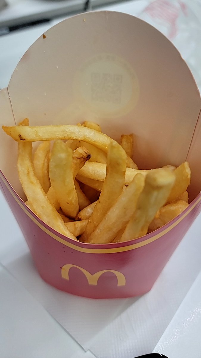 ポテトLサイズにしたのにスカスカすぎて笑ってる