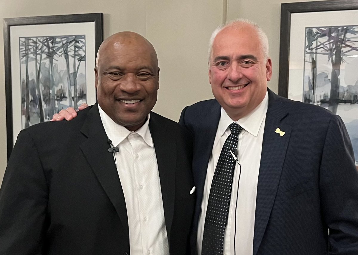 MarkPacker's tweet image. Thanks again to the Hickory Sportsman’s Club for a terrific night celebrating their 40-year anniversary. Bo Jackson was tremendous…fabulous stories &amp;amp; perspective. It was a true pleasure interviewing one of the all-time athletes in American sports history.