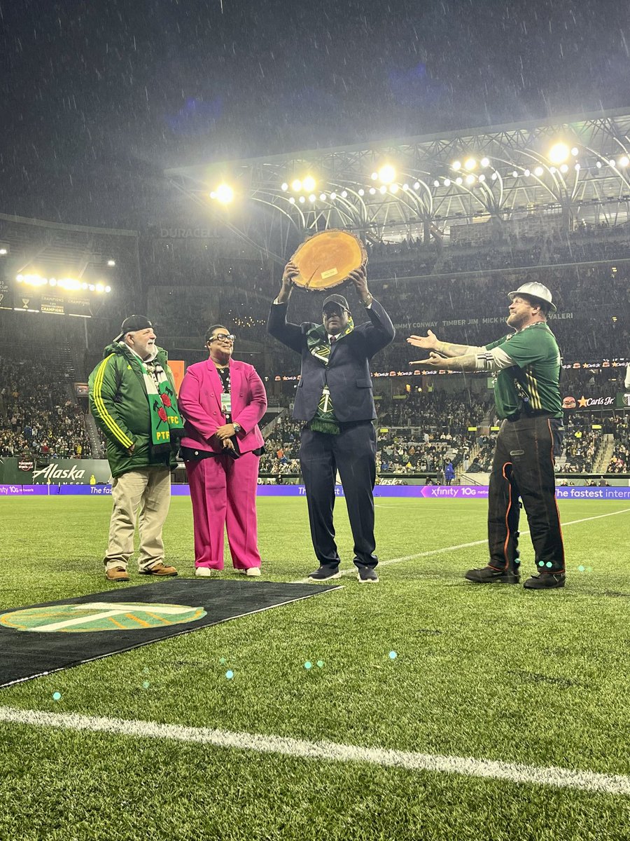 greenitcolor's tweet photo. It’s Day 1 of 3 for West Ham Week at Green Is the Color. where we’ll be revisiting our connections to the London club, with a special announcement Thursday! Today, thinking back to Clyde Best’s visit in 2023 for a special presentation and concourse mural unveiling. #RCTID https://t.co/lXwPYZH8bv