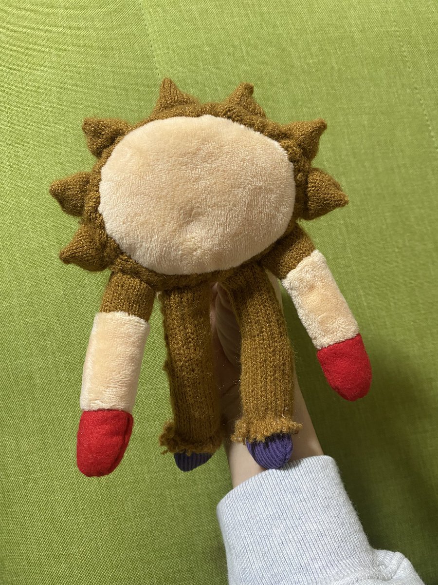 suga2kyu's tweet image. 手袋とくつ下などなどでつくりました

勢いだけでノープランで始めたから
目どーやって付けるん？？
え？手足長くね？
1回のお出かけで毛玉ーーー😱
とまぁ色々ありましたが
ひとまず作りたい欲は満足です🫶