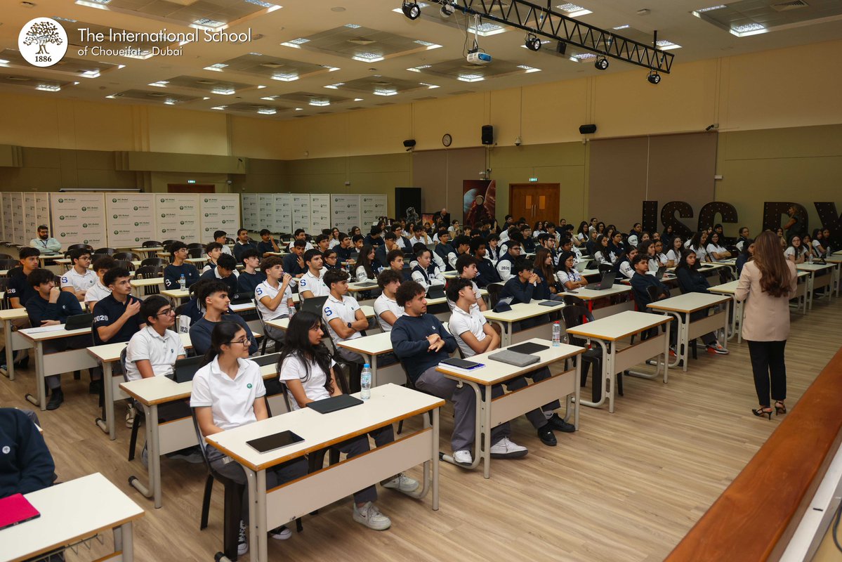 Our Gr11 and 12 students welcomed guest speakers and AI trainers from Microsoft AI. Students embarked on an exploration of AI features, gaining hands-on insight into how emerging technologies are reshaping the future of education, careers, and everyday problem-solving.