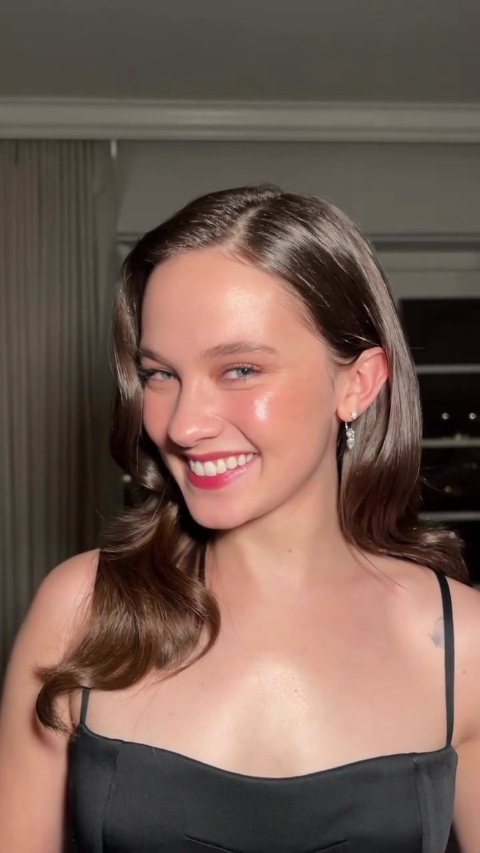 TheCinesthetic's tweet image. Cailee Spaeny stuns for ‘WAKE UP DEAD MAN: A KNIVES OUT MYSTERY’ press.