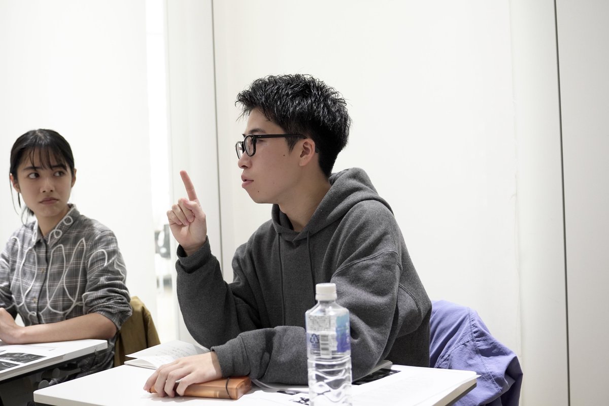 pancakenokai's tweet image. パンケーキの会公演『エーリヒ・ケストナー～消された名前～』勉強会の模様です

作者鈴木アツトさんをお招きしたこの日は
当時の人々の思考や時代の空気を皆で考えながら作品や登場人物に対する理解を深めていきました

🎫発売は11/29～
※お得なセット券は現在先行発売中！
forms.gle/7odpbTZPdHLDV9…