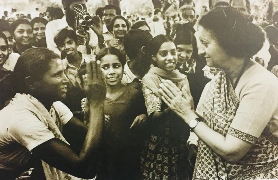 लौह-इच्छाशक्ति, साहस और अदम्य नेतृत्व की प्रतीक भारत रत्न स्व. इंदिरा गांधी जी की जयंती पर विनम्र श्रद्धांजलि। 
राष्ट्र निर्माण में उनके योगदान हमेशा प्रेरणा देते रहेंगे। #IndiraGandhi #RememberingIndiraGandhi